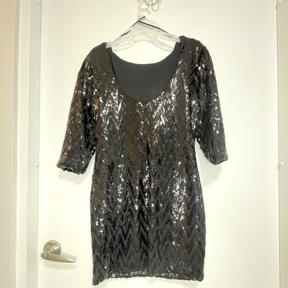 Night party Dress - Picture 3 of 3